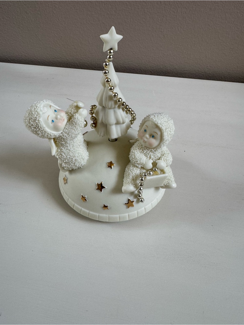 Department 56 Snowbabies “trimming the tree” revolving music box-o’tannenbaum